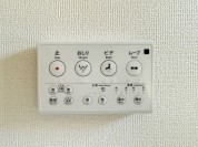 【温水洗浄便座付きトイレ】