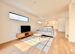 明るく居心地の良いリビング空間には、自然と家族が集まります。
※家具はイメージパースとなります。