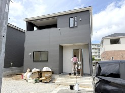 現況；建築中