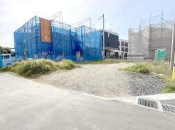 接道状況：北東側約6ｍ位置指定道路、南東側約2.9ｍ公道