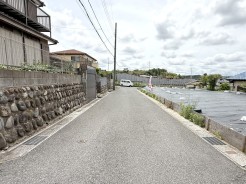 接道状況：南東側約5ｍ公道、北西側約6ｍ公道、北東側約5ｍ公道
