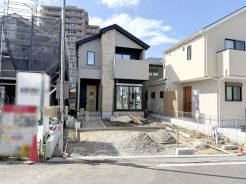 現況；建築中