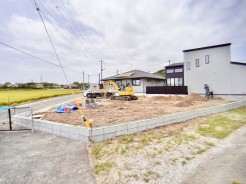 現況；建築中