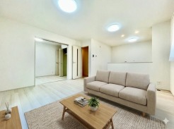 モデル棟
完成しました！
即日ご案内可能ですのでお気軽にお問い合わせください！
※家具はイメージパースとなります。