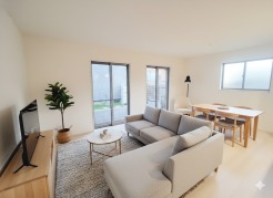 A号棟
リビング
※家具はイメージパースとなります。