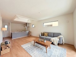 忙しい朝もしっかり家族が揃って食事をして頂けるゆとりある大きさのダイニングスペースを確保したLDK。
※家具はイメージパースとなります。