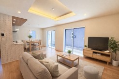 室内にいても、たっぷりの陽光と爽やかな風を感じて頂ける、開放感あふれるリビングです。
※家具はイメージパースとなります。