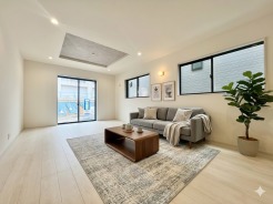 室内にいても、たっぷりの陽光と爽やかな風を感じて頂ける、開放感あふれるリビングです。
モデル棟
※家具はイメージパースとなります。