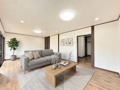 室内にいても、たっぷりの陽光と爽やかな風を感じて頂ける、開放感あふれるリビングです。
※家具はイメージパースとなります。