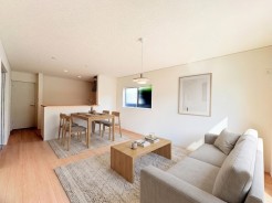 室内にいても、たっぷりの陽光と爽やかな風を感じて頂ける、開放感あふれるリビングです。
モデル棟
※家具はイメージパースとなります。