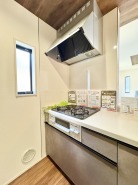 換気扇・三口コンロ
同社施工例となります。