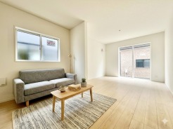 室内にいても、たっぷりの陽光と爽やかな風を感じて頂ける、開放感あふれるリビングです。
モデル棟
※家具はイメージパースとなります。