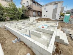 現況；建築中