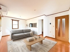 室内にいても、たっぷりの陽光と爽やかな風を感じて頂ける、開放感あふれるリビングです。
※家具はイメージパースとなります。