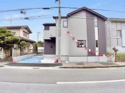 完成済みなので即日ご案内可能です！
写真では伝わりきらない、光と風の通り道をぜひ現地でご体感ください。
お問合せお待ちしております。