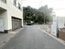 接道状況：西側約12ｍ公道、南側約5ｍ公道