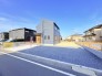 広々とした敷地に建つゆとりのある戸建て。