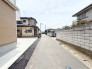 接道状況：北側約5.5ｍ公道、西側約3.7ｍ公道