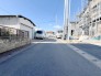 接道状況：南側約4ｍ公道、西側約4ｍ私道