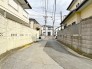接道状況：南東側約4ｍ公道、北東側約3.79ｍ・北西側約3.3ｍ私道