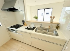 キッチン
同社施工例となります。
※家具はイメージパースとなります。