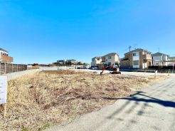 広々土地150m2以上!
建築条件なしなのでこだわりの住まいを建てられます!
お気軽にお問い合わせください!