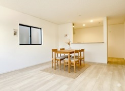 リビング
同社施工例となります。
※家具はイメージパースとなります。