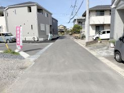 接道状況:北東側約6m位置指定道路、南東側約2.9m公道
