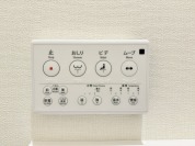 【温水洗浄便座付きトイレ】