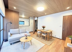 室内にいても、たっぷりの陽光と爽やかな風を感じて頂ける、開放感あふれるリビングです。
※家具はイメージパースとなります。