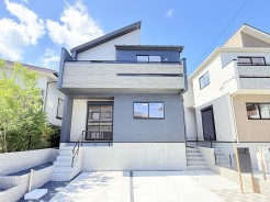残り1号棟
ぜひ現地にて実際にご覧ください!
お問合せお待ちしております。