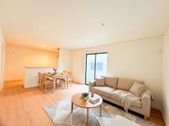 開放感のある広々リビングに光と風を呼び込みます。収納も多く快適な住空間を実現します。
モデル棟
※家具はイメージパースとなります。